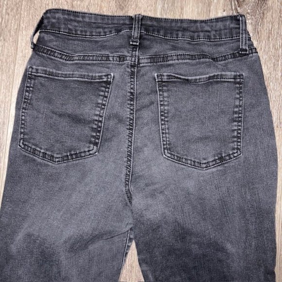 Sonoma Super High Rise Curvy Jegging Black Distressed Jeans Size 9/29W EUC - Picture 5 of 5